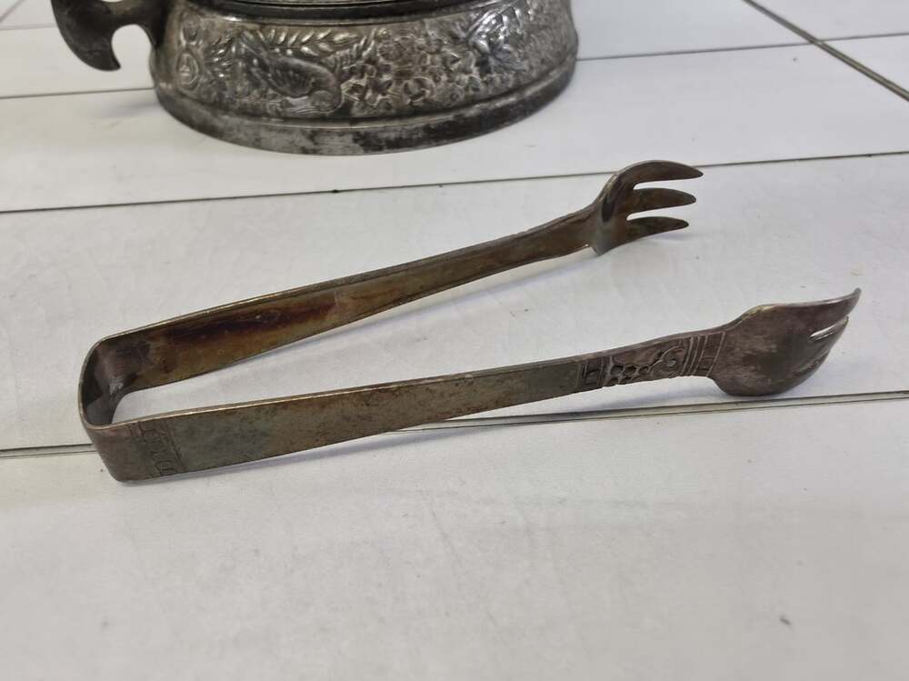 Meriden B. Co Silverplate Victorian Floral Pickle Castor Jar & Original Tongs - Picture 4 of 8